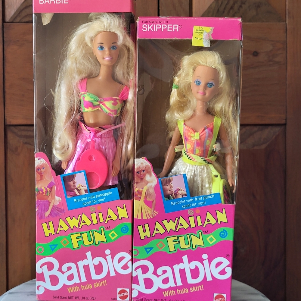Barbie Hawaiian Fun Dolls with Pink and Yellow Outfits - Picture 9 of 9